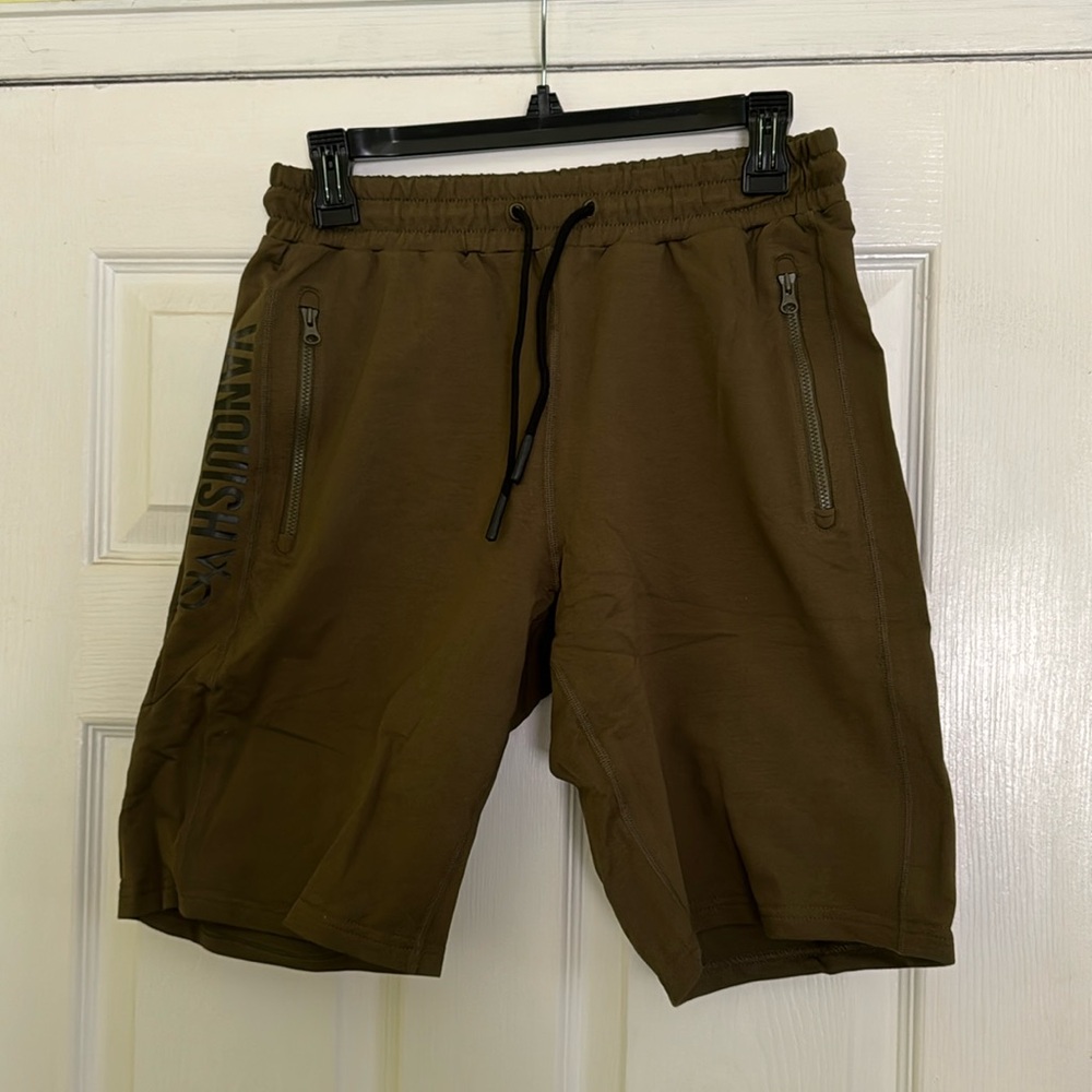 NWT MEN’s 9” Vanquish gym shorts with zipper pocket size SMALL